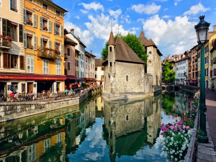 26 OU Essential France.d.jpg